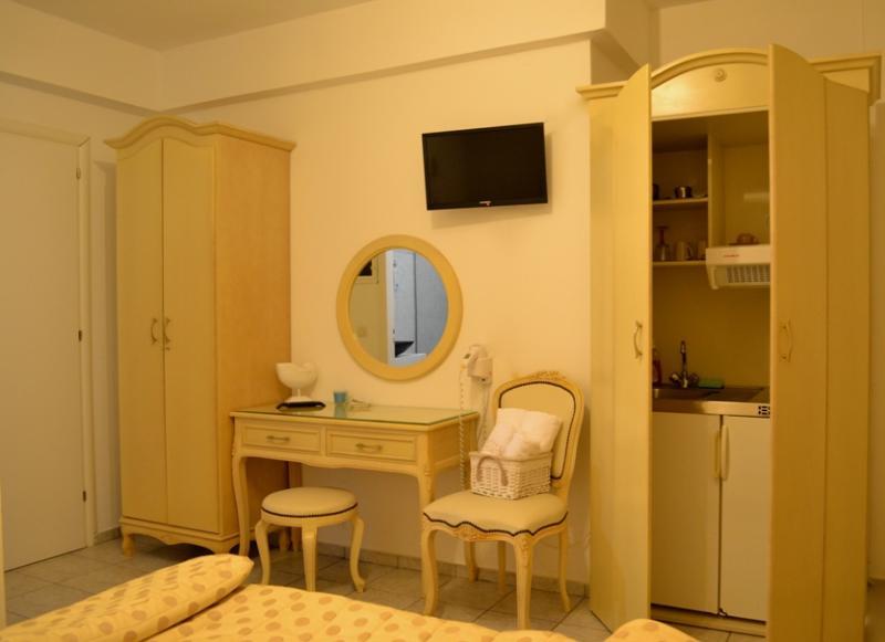Aegeon Pension Агиали Екстериор снимка