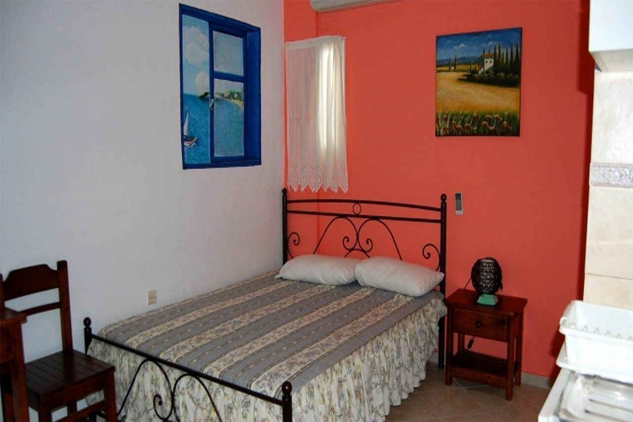 Aegeon Pension Агиали Екстериор снимка